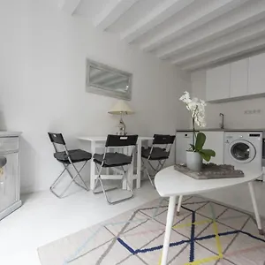 Nieve Apartment Paris