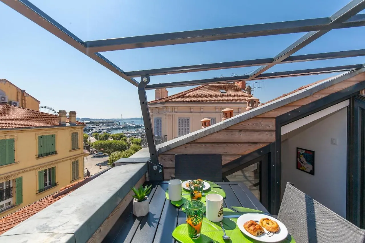 Anzur Yourhosthelper Cannes França
